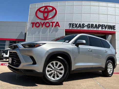 Used 2024 Toyota Grand Highlander AWD image 2