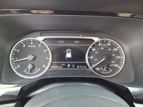 Used 2023 Nissan Pathfinder SL AWD/4WD image 8