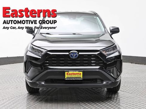 Used 2022 Toyota RAV4 LE image 2