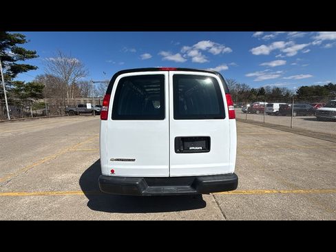 Used 2022 Chevrolet Express 2500 Extended image 22