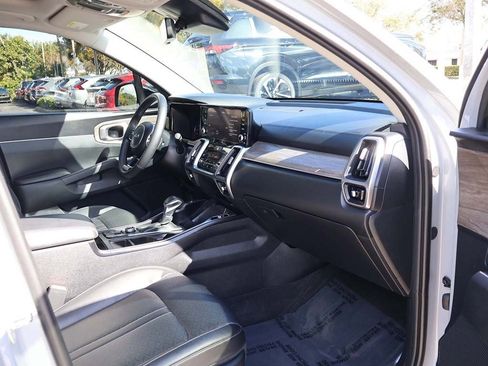 Used 2023 Kia Sorento EX w/ Panoramic Sunroof Package image 32