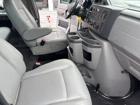 Used 2011 Ford E-150 and Econoline 150 Wagon w/ PWR Windows & Locks Group image 16