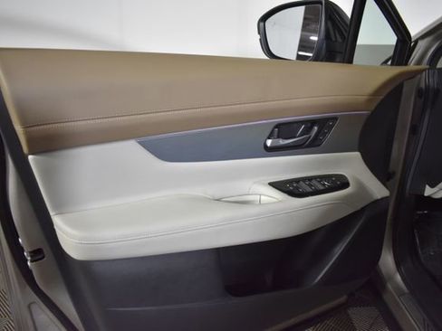 Certified 2025 Nissan Murano Platinum AWD/4WD image 7
