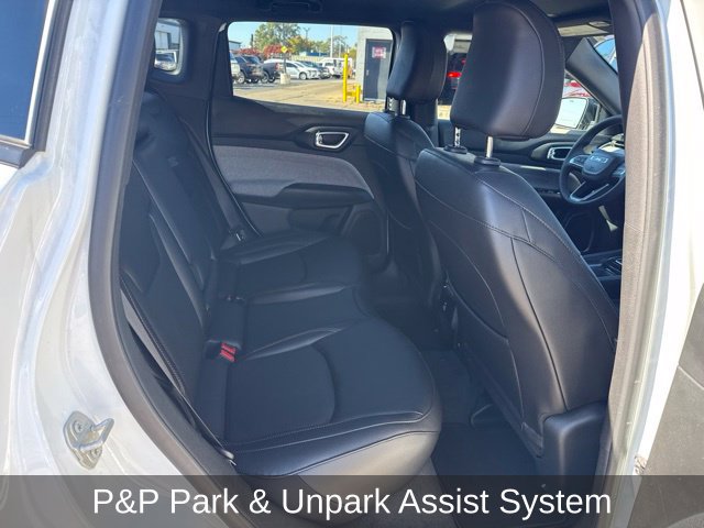 Used 2023 Jeep Compass Latitude AWD/4WD image 25