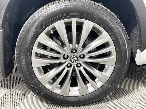 Used 2023 Toyota Highlander Platinum image 23