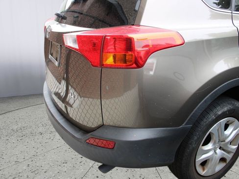 Used 2015 Toyota RAV4 LE FWD image 7