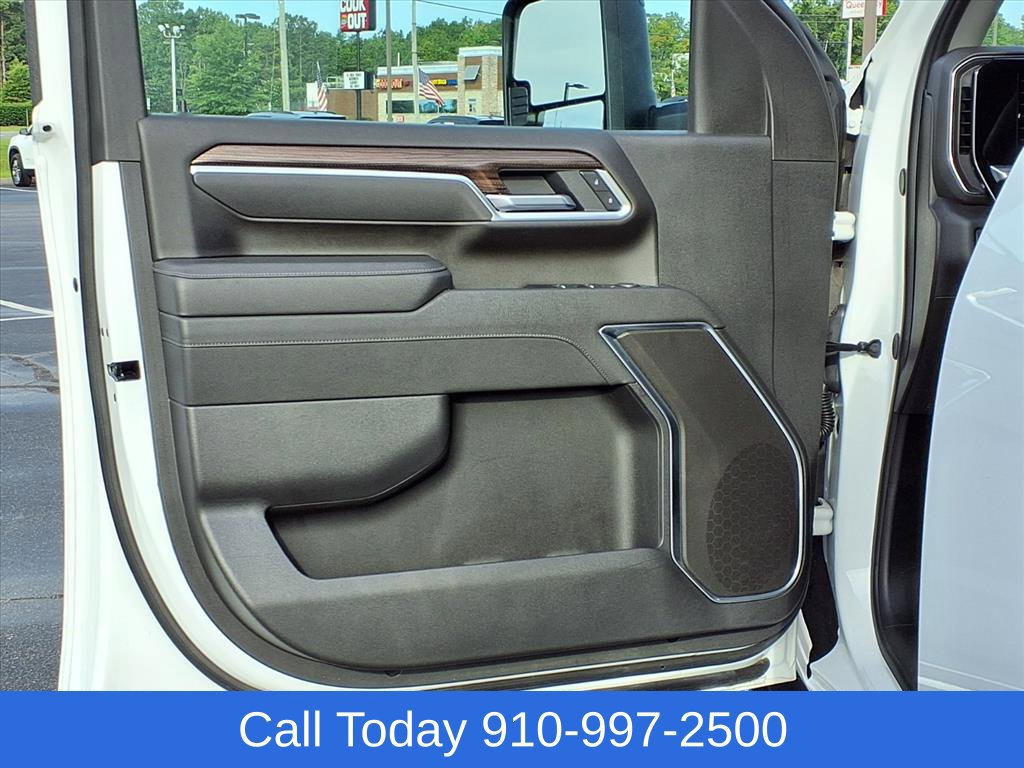 Used 2025 Chevrolet Silverado 2500 LT AWD/4WD image 11