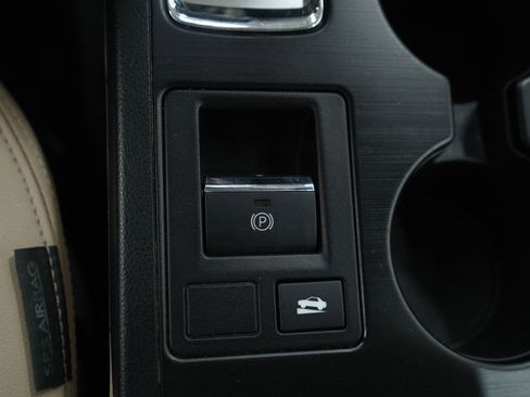 Used 2016 Subaru Legacy 2.5i Limited image 23