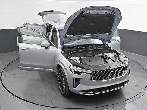 New 2026 Volvo XC90 B6 Plus w/ Protection Package Premier image 37