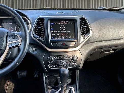 Used 2018 Jeep Cherokee Limited FWD image 7