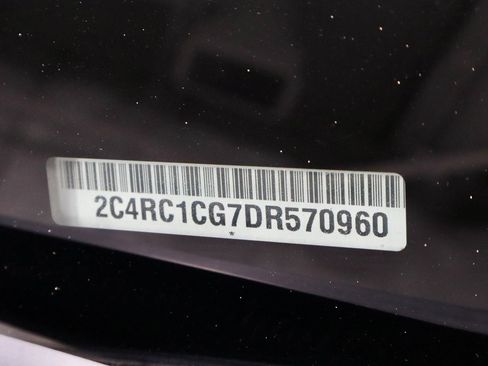 Used 2013 Chrysler Town & Country Touring-L image 30