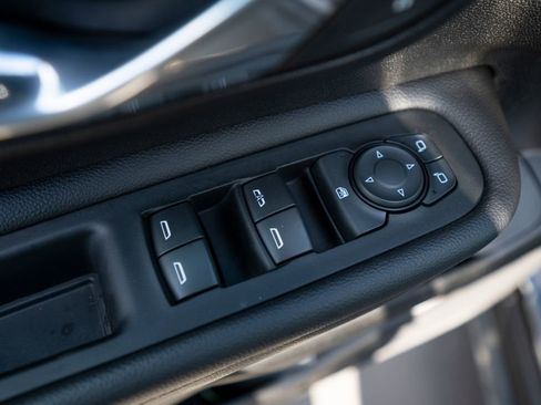 Used 2018 GMC Terrain SLE w/ Driver Convenience Package image 17