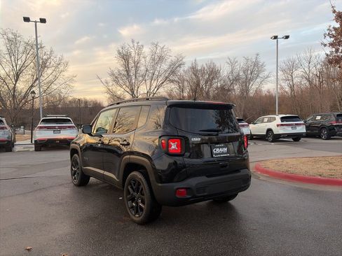 Used 2023 Jeep Renegade Altitude image 5