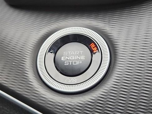 New 2025 Jeep Grand Cherokee L Altitude image 11