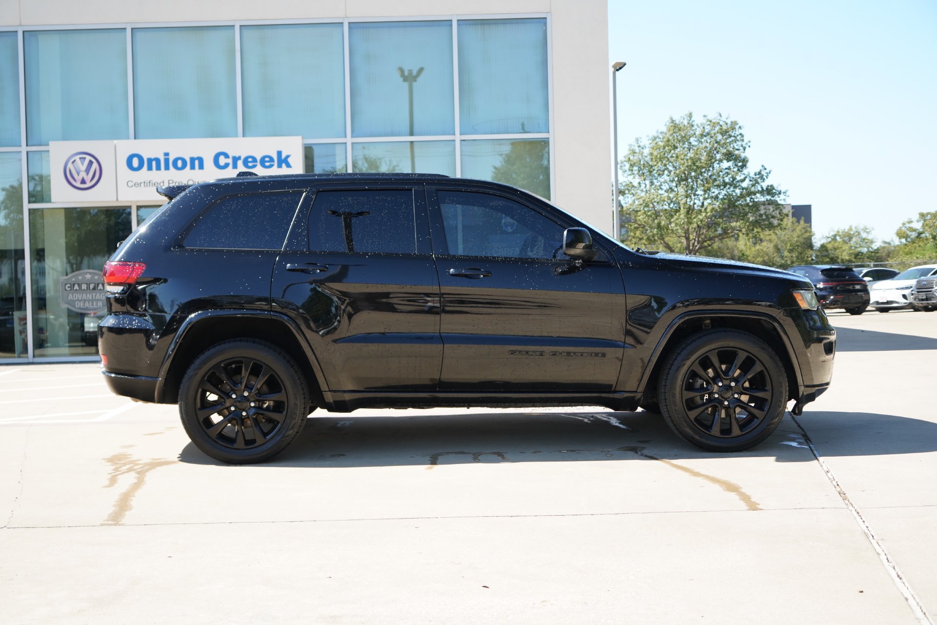 Used 2018 Jeep Grand Cherokee Altitude AWD/4WD image 4