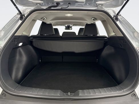 Used 2023 Toyota Corolla Cross XLE image 18