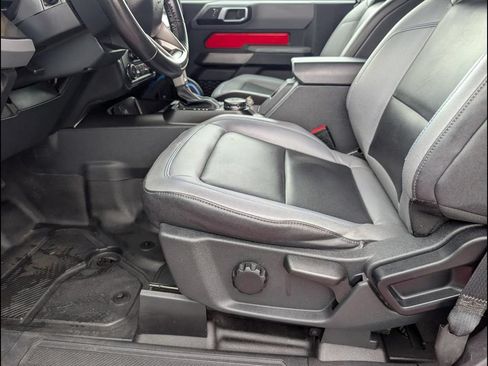 Used 2023 Ford Bronco Black Diamond w/ Sasquatch Package AWD/4WD image 12