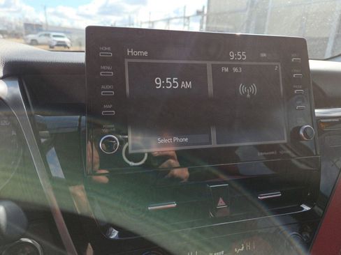 Used 2022 Toyota Camry XSE image 9