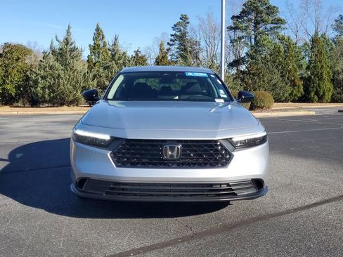 Used 2025 Honda Accord SE image 2