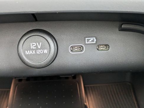 New 2025 Volvo XC40 B5 Core w/ Protection Package Premier image 28