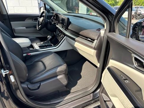 Used 2023 Kia Carnival LX FWD image 8