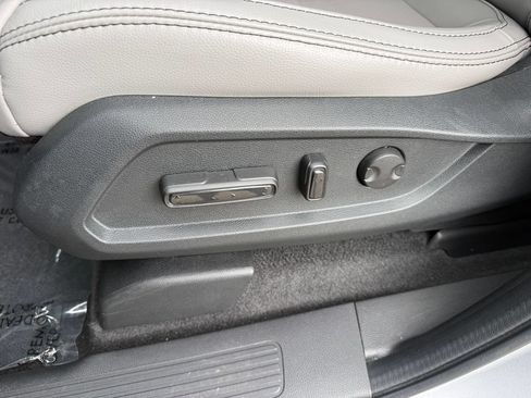Used 2023 Honda Pilot Touring image 11