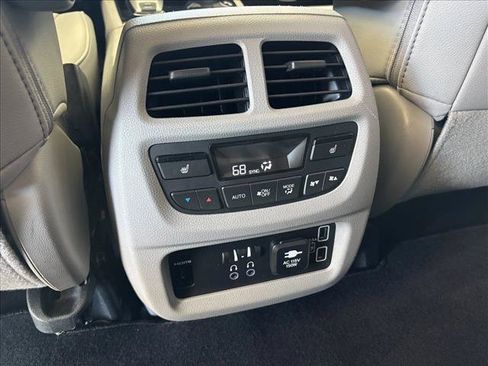 Used 2019 Honda Pilot Elite image 18
