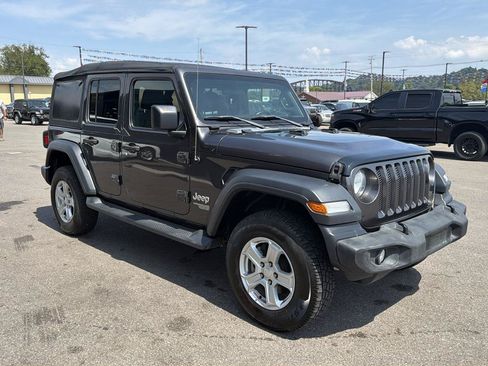 Used 2019 Jeep Wrangler Unlimited Sport S AWD/4WD image 3