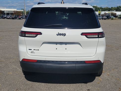 Used 2023 Jeep Grand Cherokee L Laredo AWD/4WD image 6