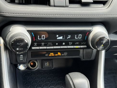 Used 2025 Toyota RAV4 XLE AWD/4WD image 26