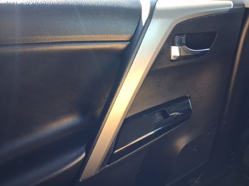 Used 2018 Toyota RAV4 Limited w/ Carpet Mat Package AWD/4WD image 19