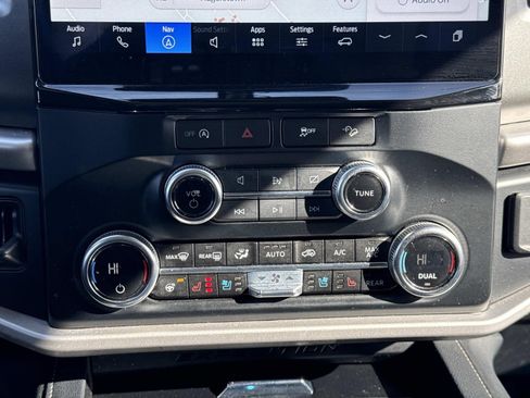 Used 2024 Ford Expedition XLT image 11