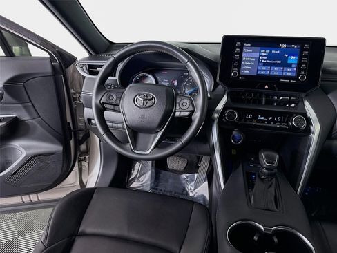 Used 2022 Toyota Venza XLE AWD/4WD image 23