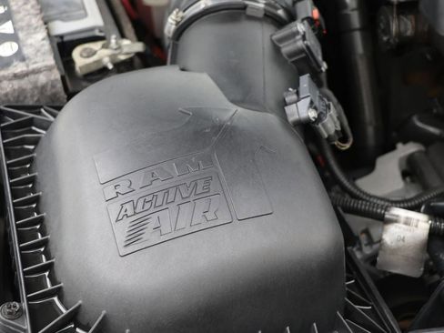 Used 2018 RAM 2500 Tradesman w/ Chrome Appearance Group image 32