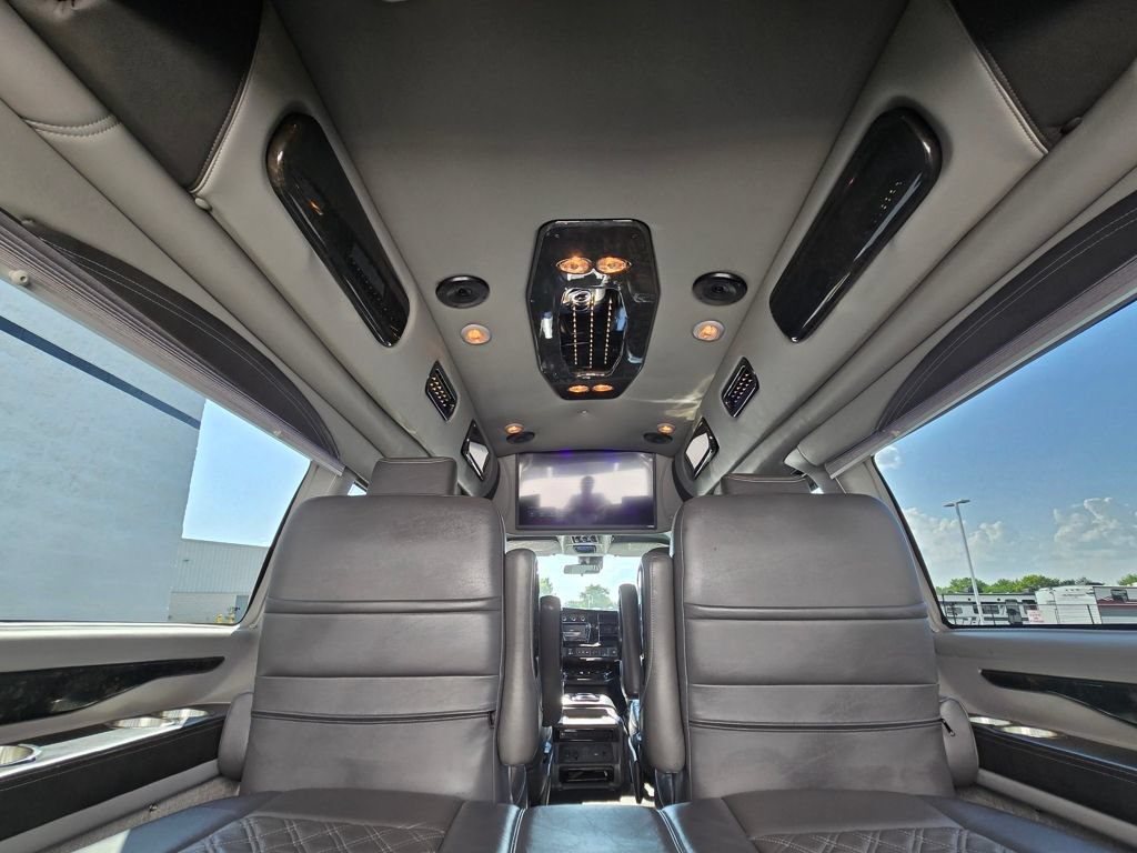 Used 2022 Chevrolet Express 2500 Extended w/ Enhanced Convenience Package RWD image 8