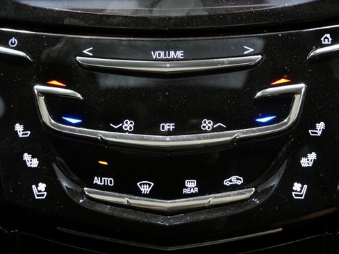 Used 2019 Cadillac Escalade ESV Platinum image 19