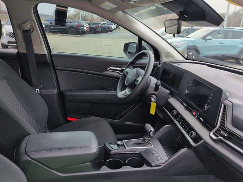 Used 2023 Kia Sportage LX image 7