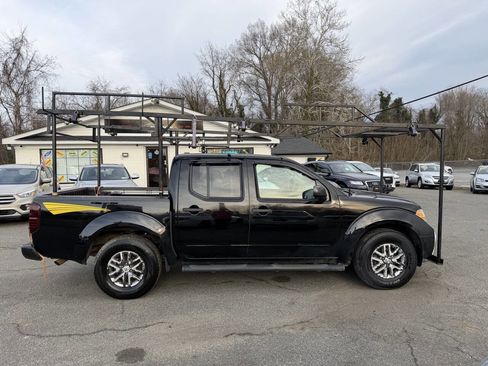Used 2014 Nissan Frontier SV w/ SV Value Truck Package AWD/4WD image 9