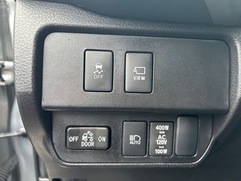 Used 2023 Toyota Tacoma Limited image 21