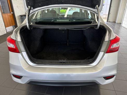 Used 2019 Nissan Sentra SV w/ Special Edition Package FWD image 9
