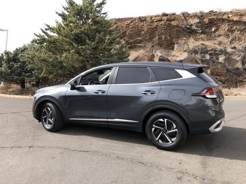 Used 2024 Kia Sportage LX image 12