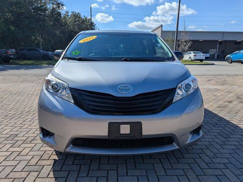 Certified 2017 Toyota Sienna L image 2