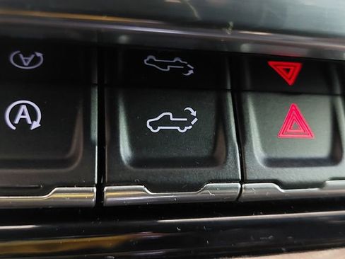 Used 2023 Chevrolet Silverado 1500 LT image 38