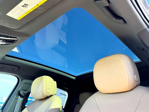 Used 2021 Porsche Cayenne S image 16