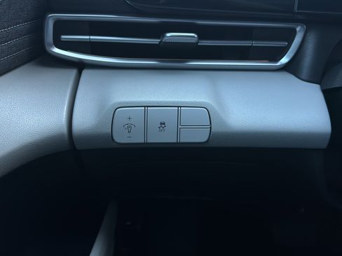 Used 2024 Hyundai Elantra Limited FWD image 24