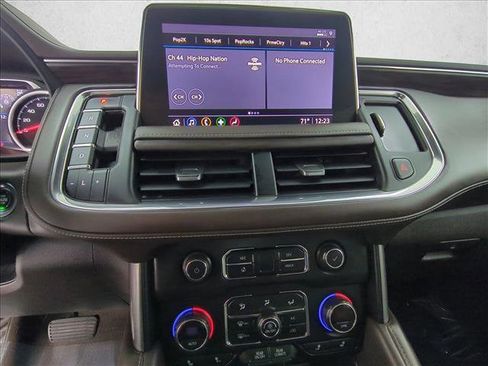 Used 2021 Chevrolet Suburban Z71 w/ Z71 Off-Road Package AWD/4WD image 15