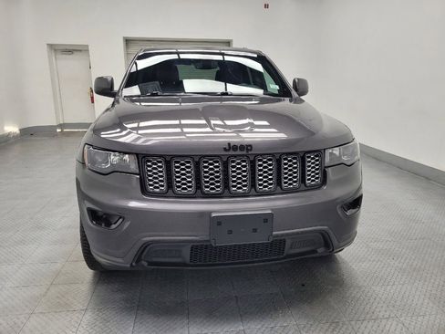Used 2020 Jeep Grand Cherokee Altitude image 14