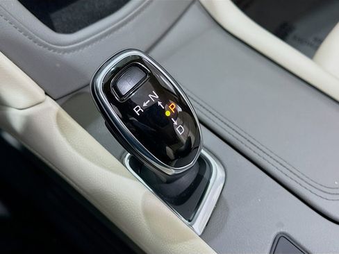 Used 2018 Cadillac XT5 Luxury w/ Driver Awareness Package image 17