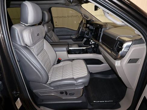 Certified 2025 Ford F350 Platinum w/ Platinum Plus Package image 21