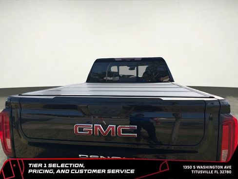 Used 2023 GMC Sierra 1500 Denali w/ Technology Package AWD/4WD image 3